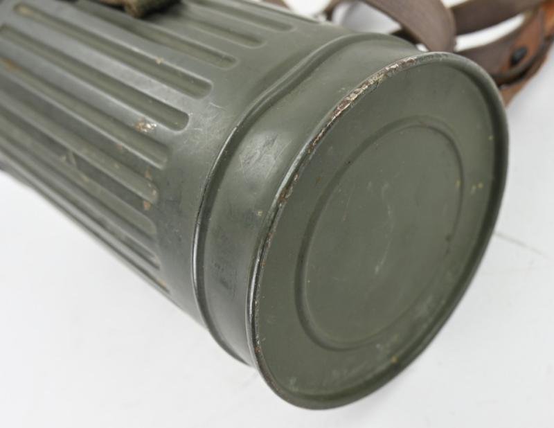 German WH M30 Gasmask with Cannister Set — image 10