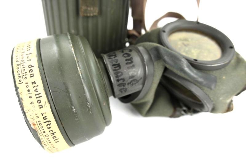 German WH M30 Gasmask with Cannister Set — image 16
