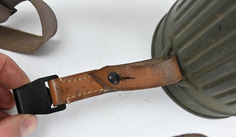 German WH M30 Gasmask with Cannister Set — image 6