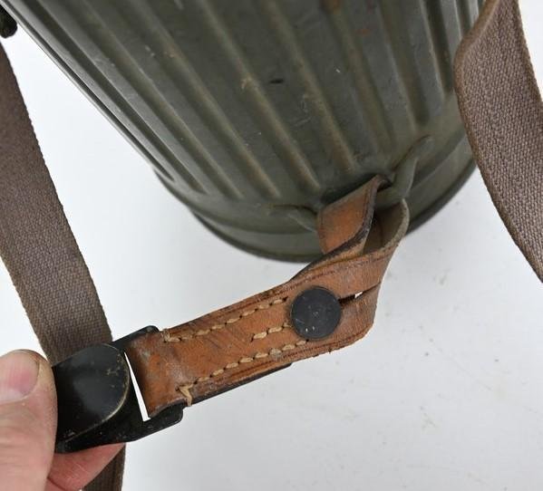 German WH M30 Gasmask with Cannister Set — image 7