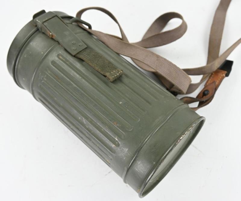 German WH M30 Gasmask with Cannister Set — image 9