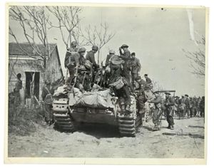 US WW2 Press Photo 'British Troops on the Front'
