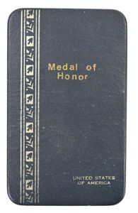 US Post-WW2 Medal of Honer Medal Case & Ribbons