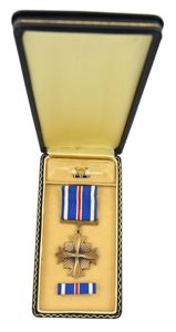 US WW2 Distinguished Flying Cross in Case