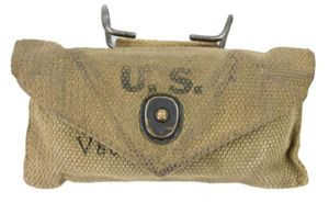 US WW2 M-1924 First Aid Pouch with First Aid Kit