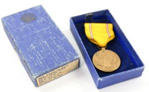 US WW2 American Defense Medal in Case