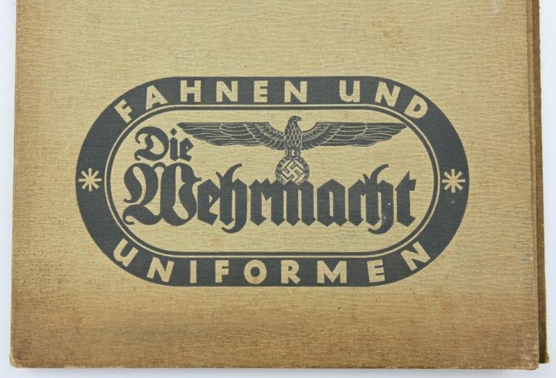 German Wehrmacht Booklet 'Fahnen und Uniformen' — image 2