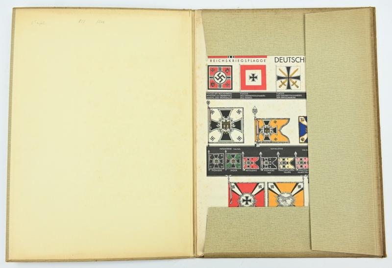 German Wehrmacht Booklet 'Fahnen und Uniformen' — image 3