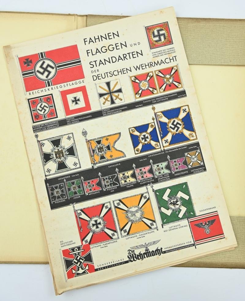 German Wehrmacht Booklet 'Fahnen und Uniformen' — image 4