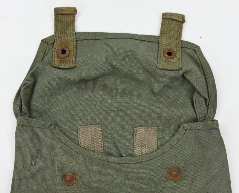 German WH M31 Gascape Pouch — image 2