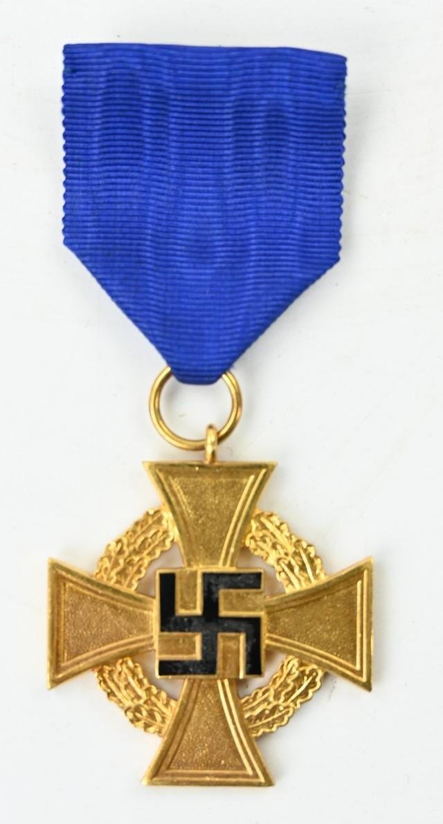 German 40 Years Faithful Service Medal in box — image 8