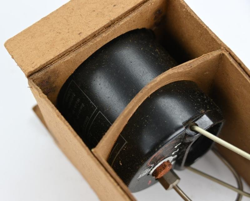 German LW Boxed Electric Charge Instrument — image 10
