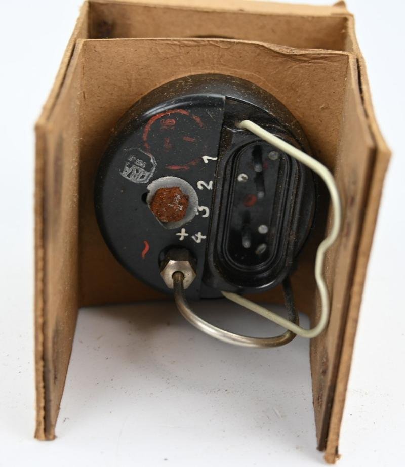 German LW Boxed Electric Charge Instrument — image 11
