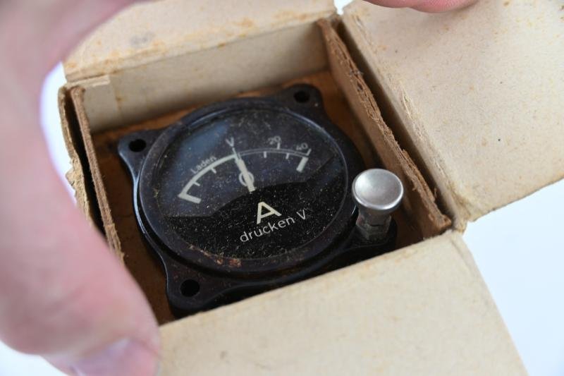 German LW Boxed Electric Charge Instrument — image 4