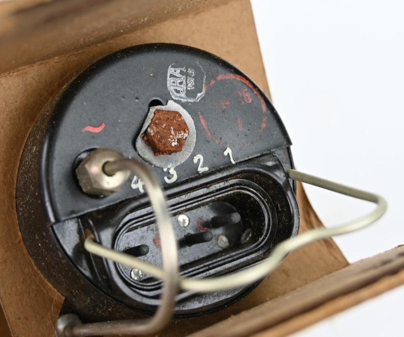 German LW Boxed Electric Charge Instrument — image 9