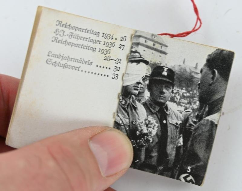 German WHW Pocket Booklet 'Der Fuhrer' — image 3