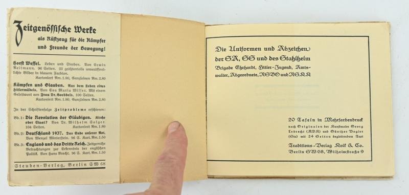 German NSDAP Booklet 'Die Uniformen und Abzeichen' — image 3