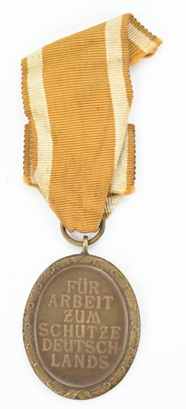 German WH Westwall Medal — image 3