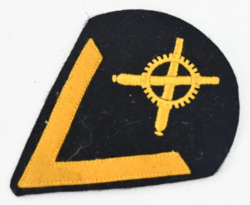 German KM Career Rank Chevron Badge 'Artillerie Mechaniker — image 2