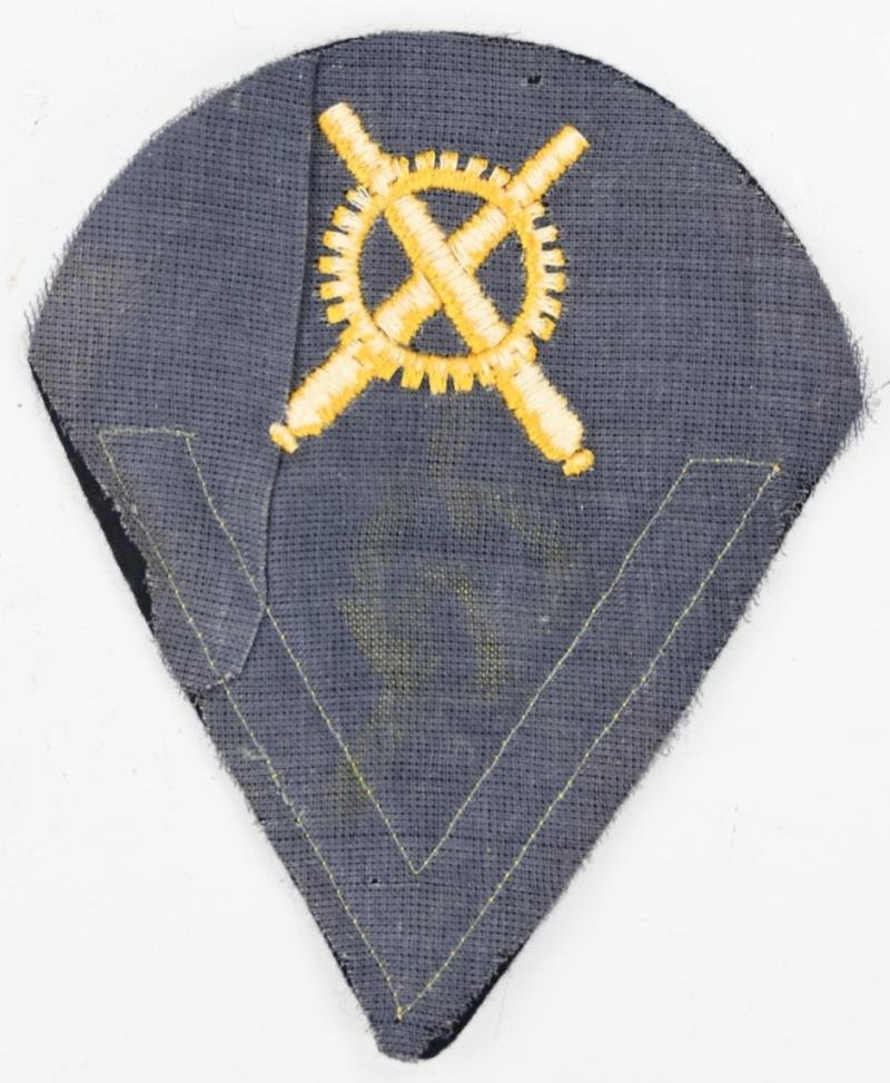 German KM Career Rank Chevron Badge 'Artillerie Mechaniker — image 3