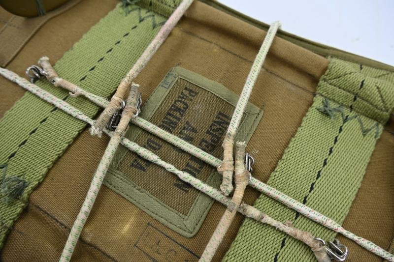 US WW2 T-5 Paratrooper Reserve Canopy Chest Pack — image 10