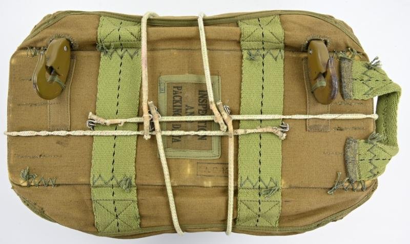 US WW2 T-5 Paratrooper Reserve Canopy Chest Pack — image 8