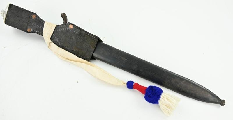 German WW1 M1895/05 'Butcher' bayonet with frog — image 4