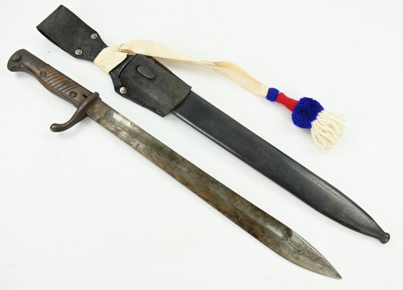 German WW1 M1895/05 'Butcher' bayonet with frog — image 5