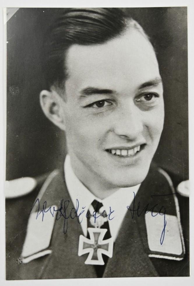 Signature of Luftwaffe KC-OLC Recipient 'Wolfdieter Huy' — image 2