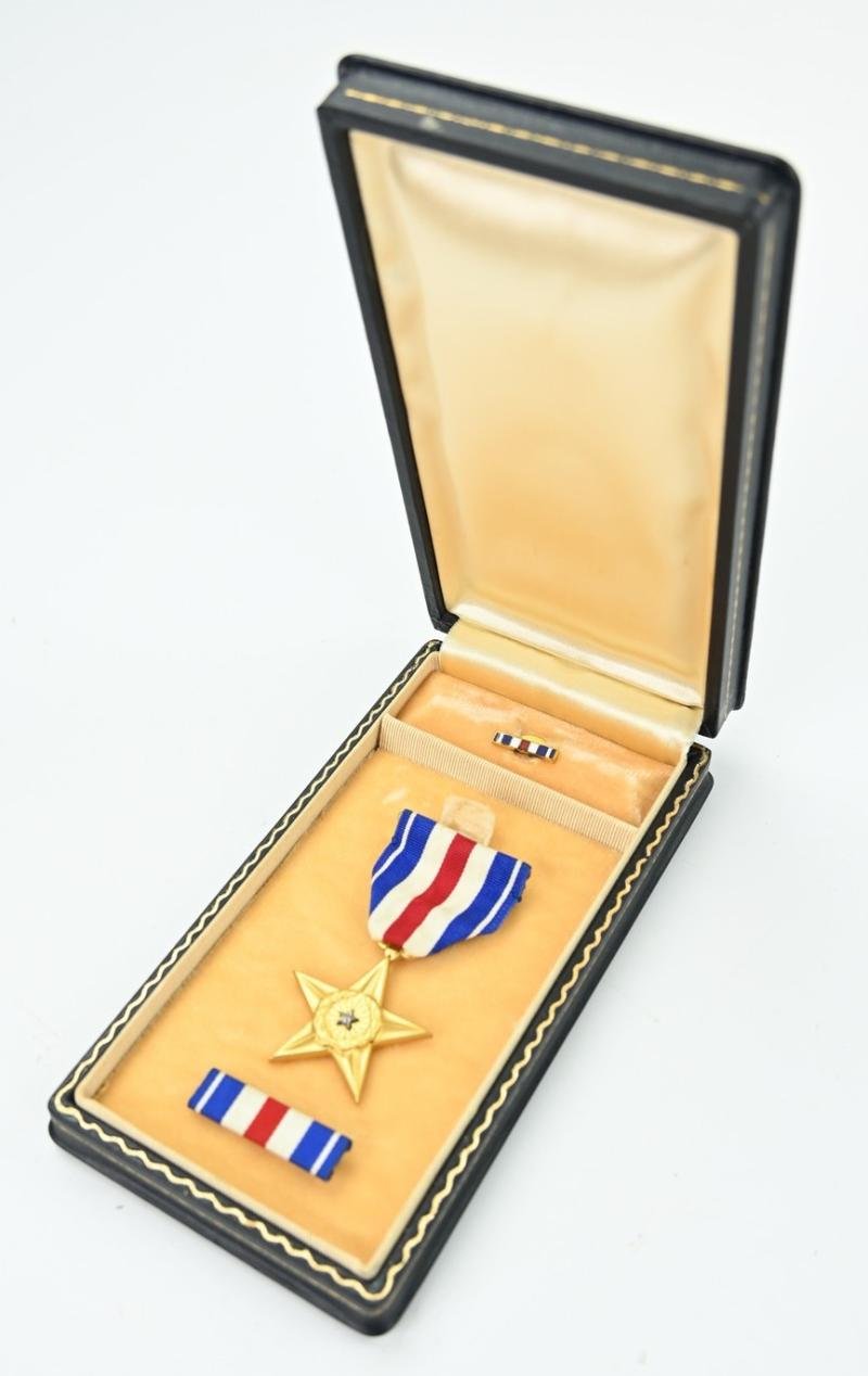 US WW2 Silver Star Medal in Case — image 8