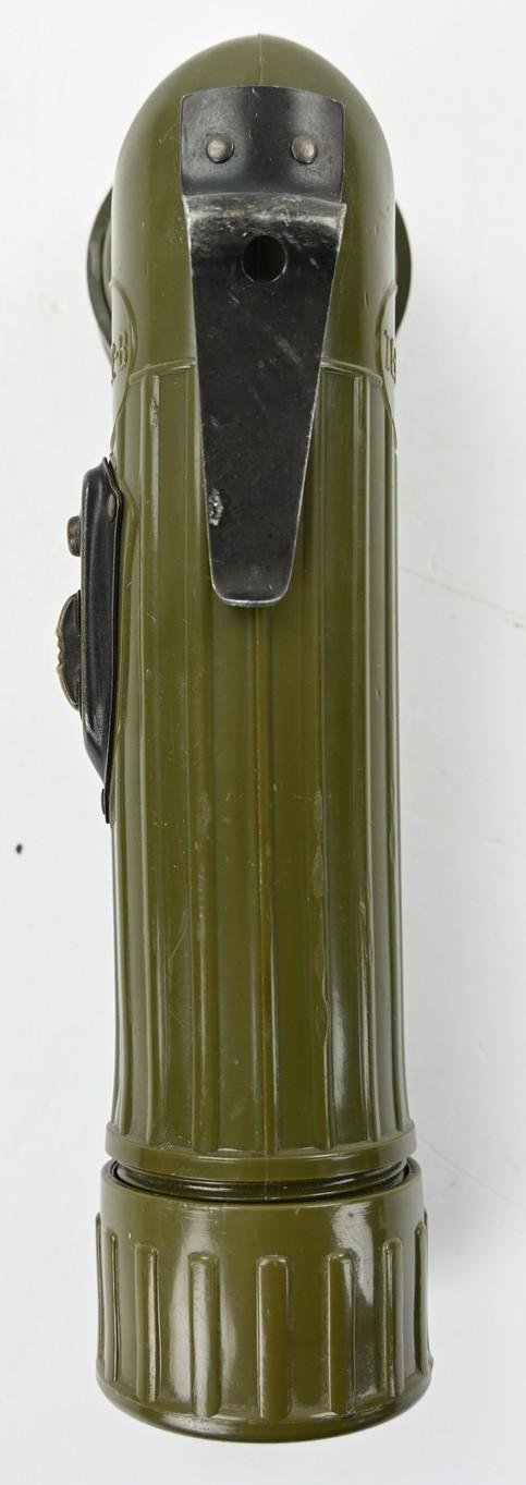 US WW2 TL-122 B Flashlight — image 2