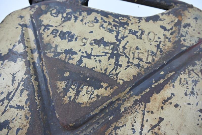 German WH 20 Liter Gasoline Jerrycan 1940 — image 10
