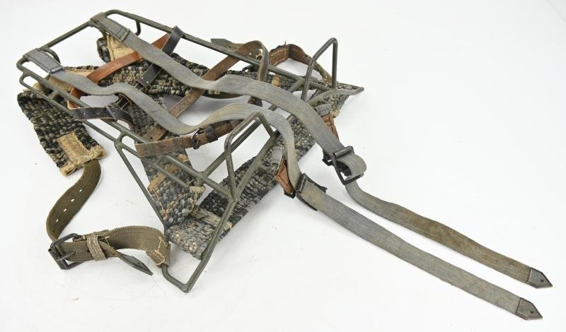 German WH Tragegestell 43 with Ersatz Straps — image 10