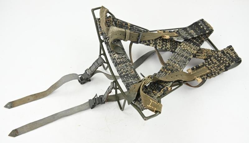 German WH Tragegestell 43 with Ersatz Straps — image 12