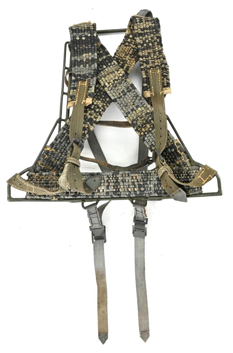 German WH Tragegestell 43 with Ersatz Straps — image 13