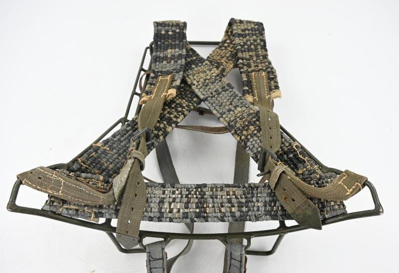 German WH Tragegestell 43 with Ersatz Straps — image 15