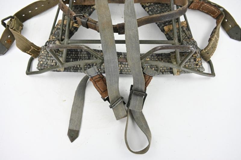 German WH Tragegestell 43 with Ersatz Straps — image 5