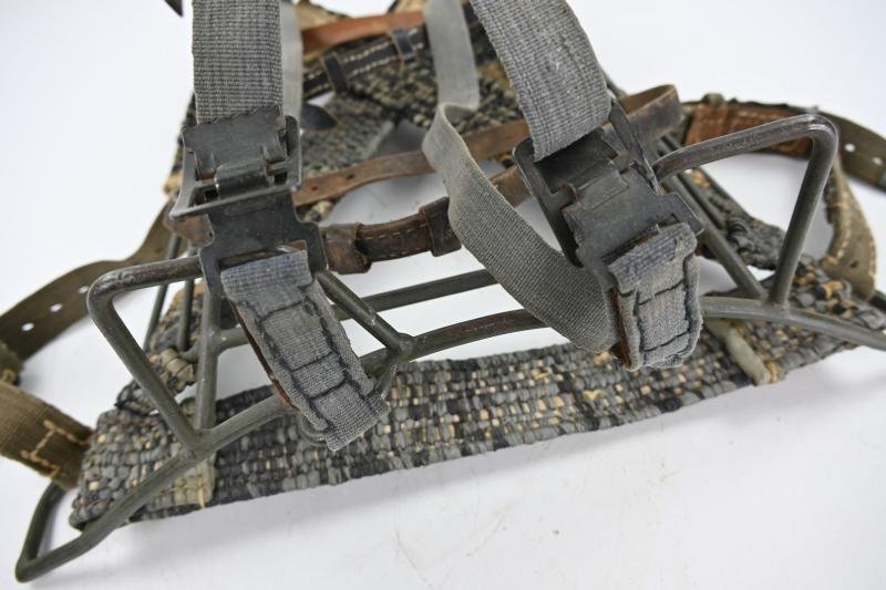 German WH Tragegestell 43 with Ersatz Straps — image 7