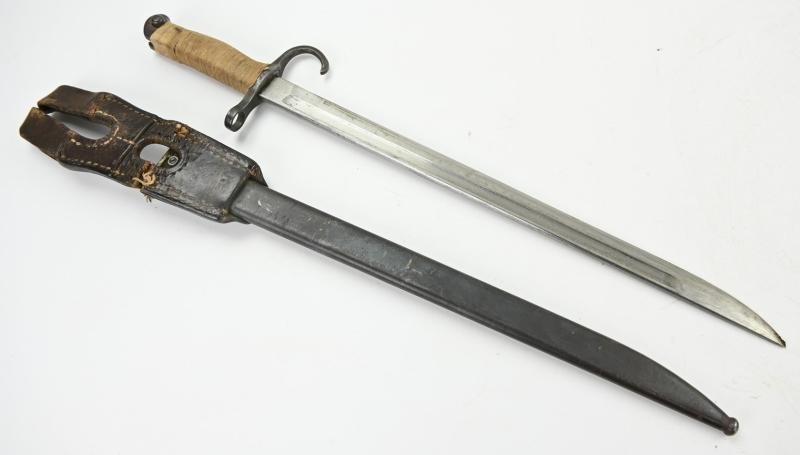 Japanese WW2 Arisaka Type 30 Bayonet with Frog — image 10