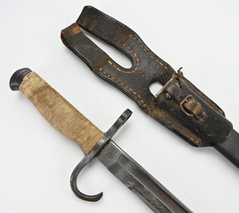 Japanese WW2 Arisaka Type 30 Bayonet with Frog — image 6