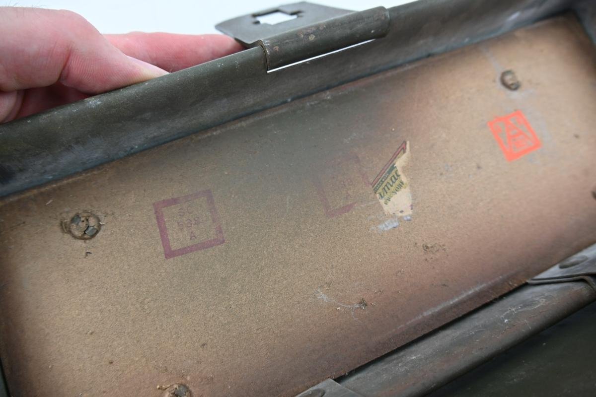 US WW2 Signal Corps ICC-32A Film Reel Case — image 10