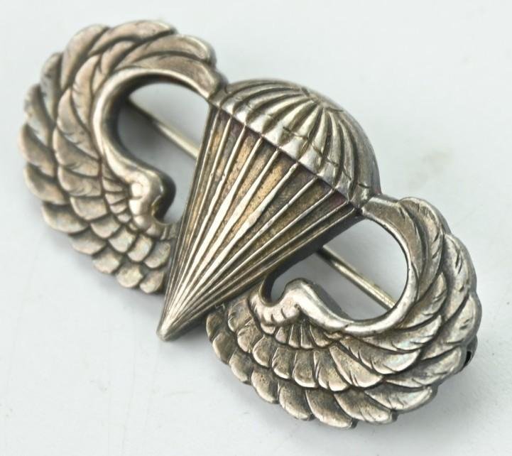 US WW2 Jumpwing Pinback — image 2