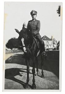 German WH Cavalry Officer Picture