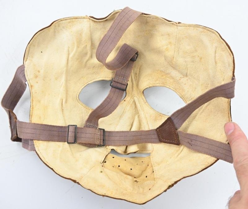 British WW2 RAF Gunner Face Mask — image 7
