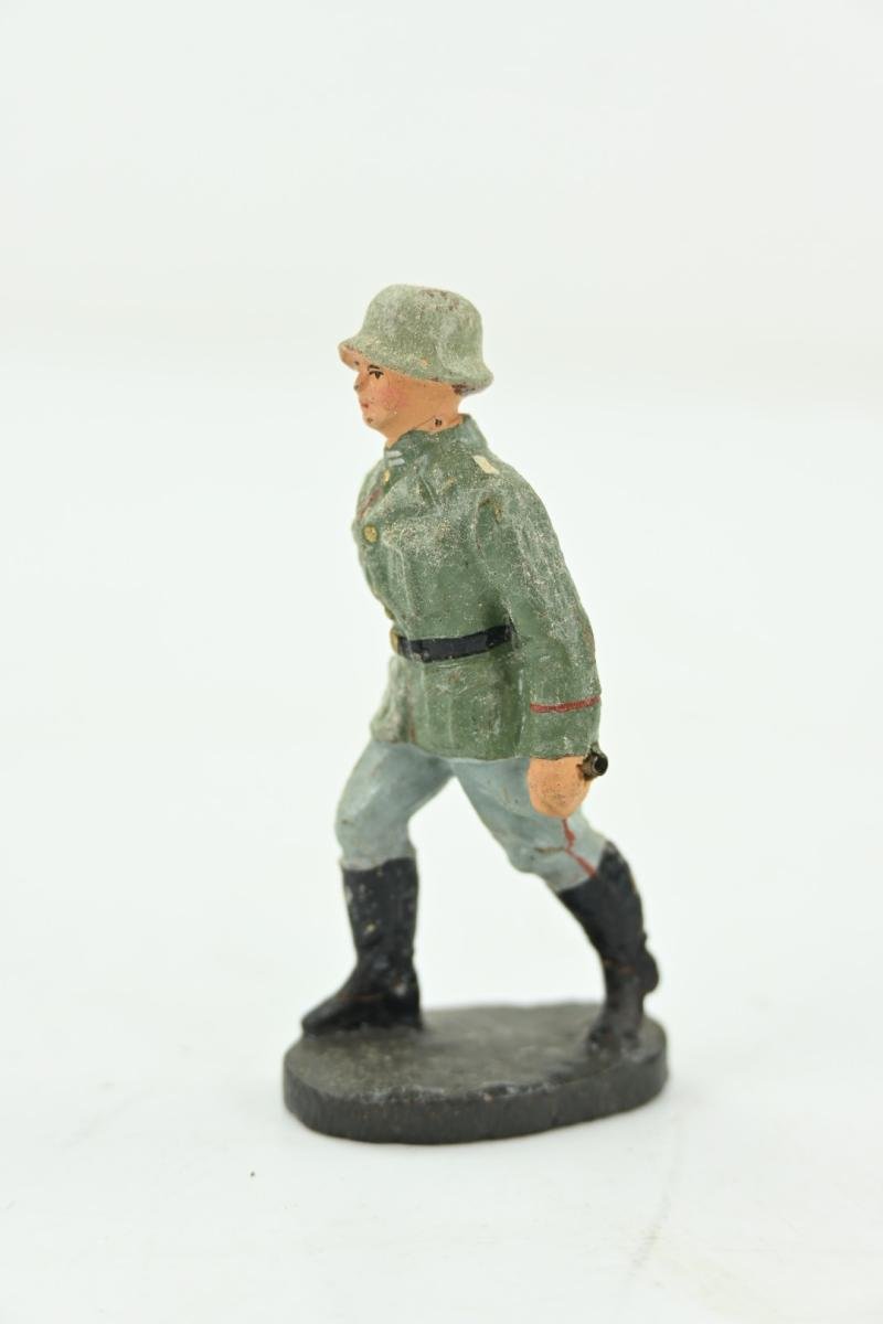 German Elastolin Toy Figure 'Officer' — image 2
