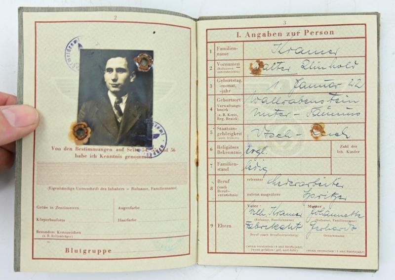 German WH Wehrpass A.E.A 33 (Mot) — image 3