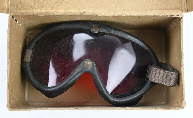US WW2 M-1944 Flying Goggles in Case — image 5