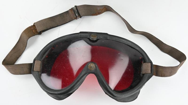 US WW2 M-1944 Flying Goggles in Case — image 6