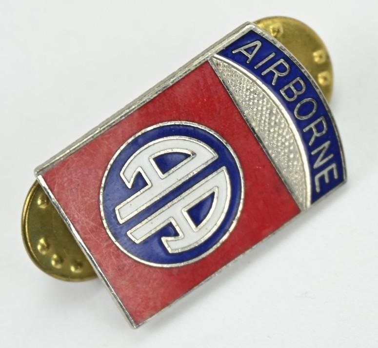 US WW2 82nd Airborne Division DUI Unit Crest Pin — image 4