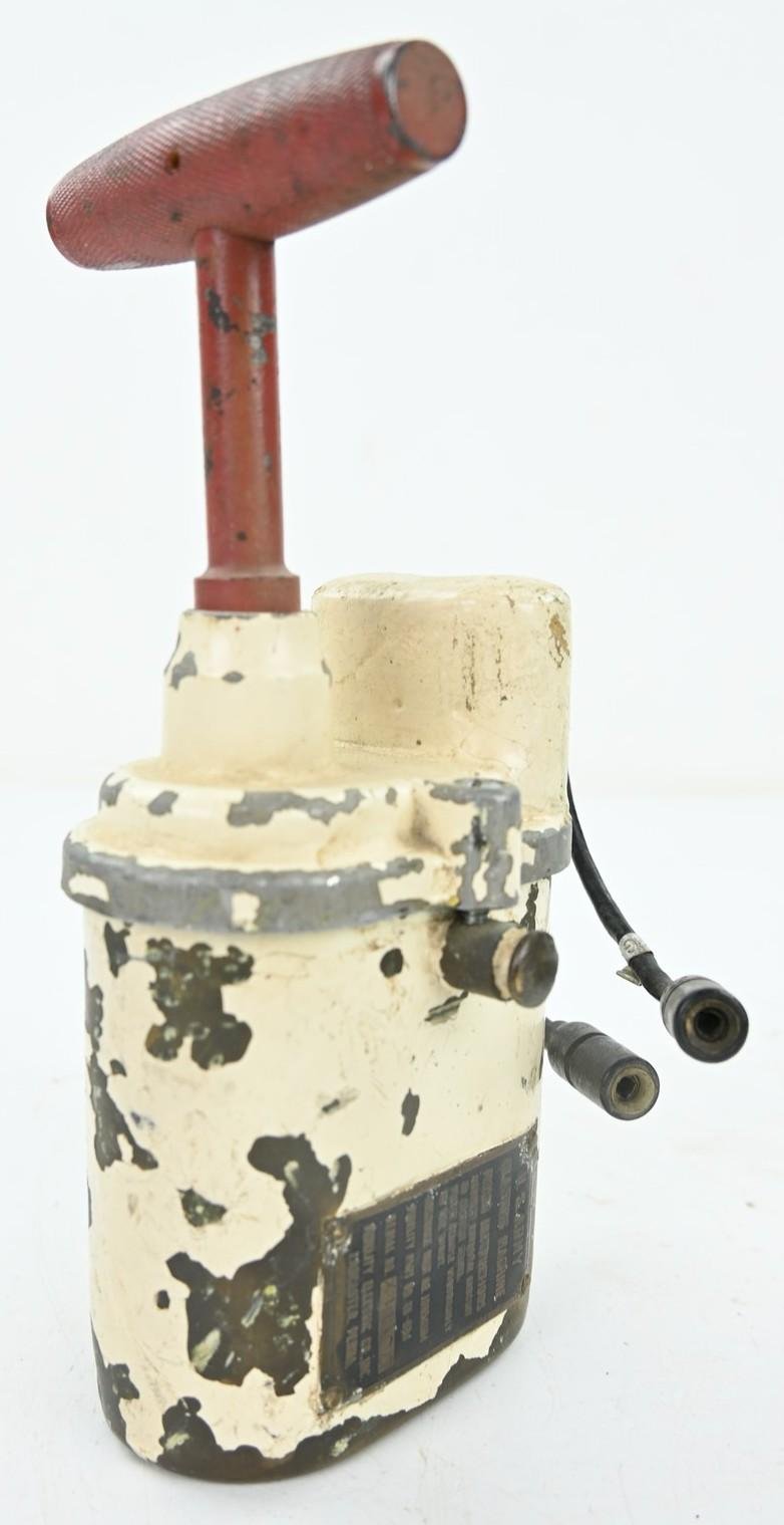 US WW2 '10 Cap' Blasting Machine For Manual Firing of Tank Main Gun — image 2